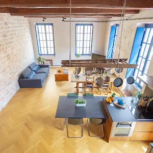 Sunny Stylish Spacious Loft In Old-port Apartment